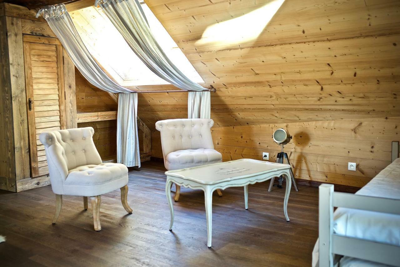Chambres D'Hotes Des Lodges De La Cascade Yenne Exterior photo